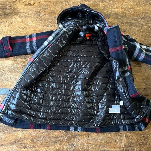 Ladies plaid winter jacket with wood toggles - Picture 2 of 3